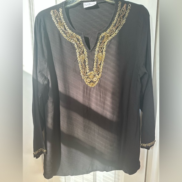 Ethnic black top - Picture 1 of 2